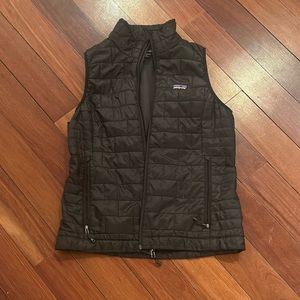 Women’s Patagonia black puffer vest